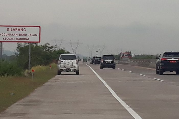 Ini Dampak Berhenti di Bahu Jalan Tol