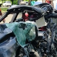 BMW Hilang Kendali, Pikap Ringsek Tak Berbentuk