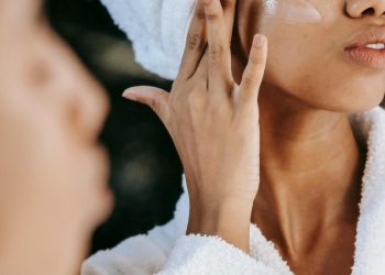13 Kesalahan Menggunakan Sunscreen yang Membuat Kulit Tetap Terpapar UV