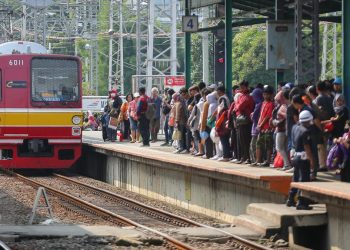 Sering Lelah Setelah Naik KRL? Kenali Penyebab yang Sering Diabaikan