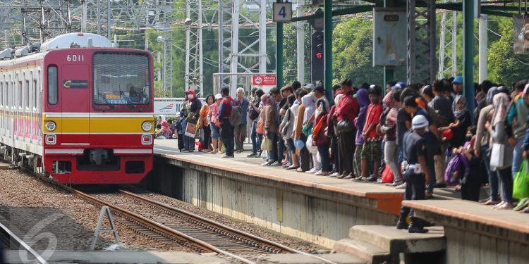 Sering Lelah Setelah Naik KRL? Kenali Penyebab yang Sering Diabaikan