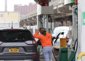 Harga Minyak Turun ke Level Pra Perang, Kenapa Bensin Tidak Turun?