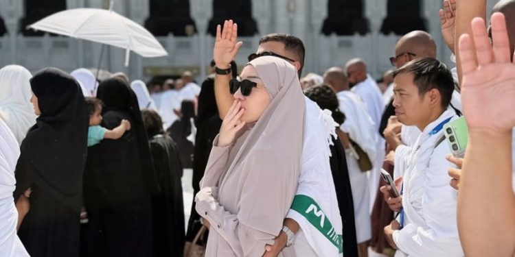 Umrah untuk Mendiang Lula Lahfah di Hari Ulang Tahun oleh Audrey Jesslyn Ba’dal