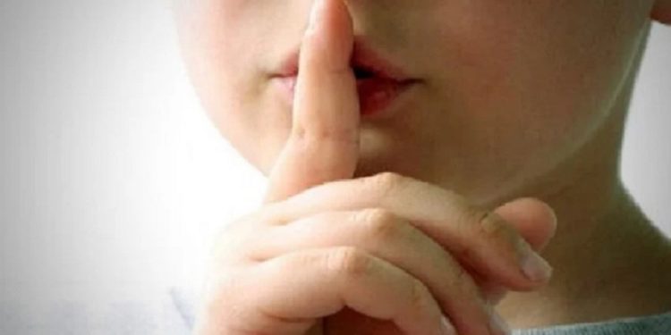 Bahaya Mengungkap Aib di Media Sosial dan Penjelasan Islam dari Al-Qur’an