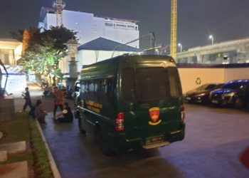 Pemeriksaan Eks Jampidsus Febrie Adriansyah Belum Selesai, Mobil Tahanan Siaga di Kejagung