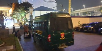 Pemeriksaan Eks Jampidsus Febrie Adriansyah Belum Selesai, Mobil Tahanan Siaga di Kejagung