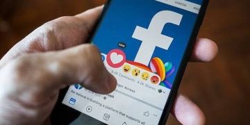 Uji Coba Tampilan Video Layar Penuh Facebook Mirip TikTok