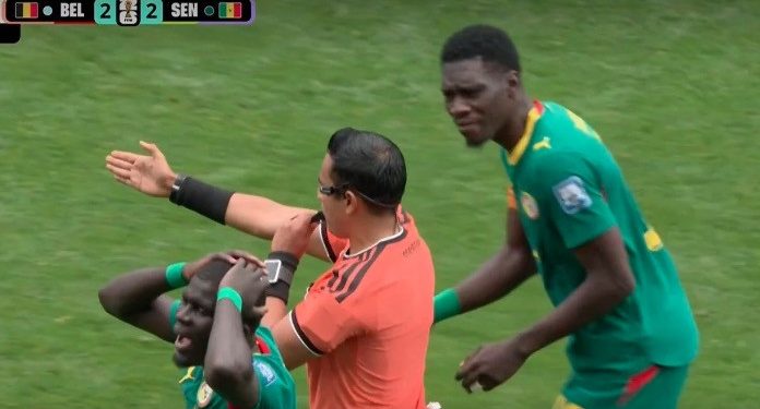 Kecaman Gary Neville terhadap penalti Belgia di Piala Dunia 2026 yang rugikan Senegal