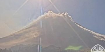 Gunung Merapi Erupsi, Awan Panas Meluncur 1,7 Km dari Puncak dengan Status Siaga!