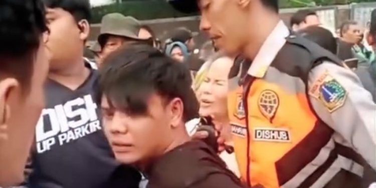 Jambret Bercelurit Ditangkap di CFD Rasuna Said, Satu Pelaku Melarikan Diri