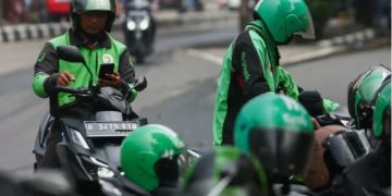 Pengaruh Libur Sekolah Terhadap Order Online Dibandingkan Komisi 8 Persen