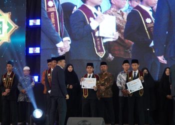 Lulusan Tak Cukup Pintar AI, Mencetak Generasi Berakhlak Islam di Era Revolusi Teknologi