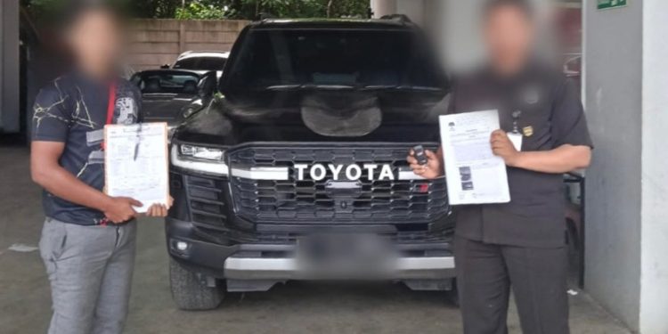 Land Cruiser Terlibat Kasus Bupati Kuansing Tiba di Rupbasan KPK