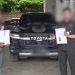 Land Cruiser Terlibat Kasus Bupati Kuansing Tiba di Rupbasan KPK