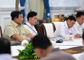 Prabowo Pimpin Rapat Terkait Kopdes Merah Putih, Gibran Duduk di Sampingnya