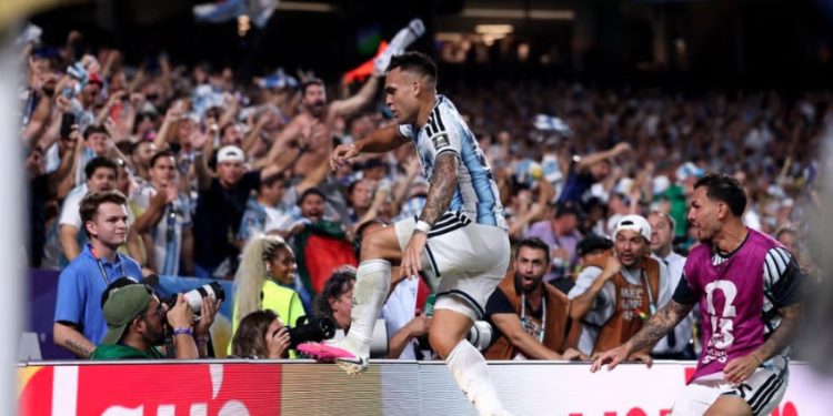 Lautaro Martinez Lolos dari Kartu Merah dan Penjelasan FIFA Selengkapnya