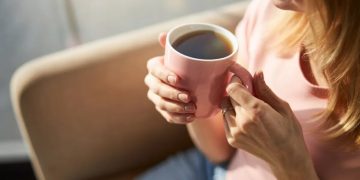 Studi Menunjukkan Minum Kopi Pagi Hari Dapat Kurangi Risiko Penyakit Jantung