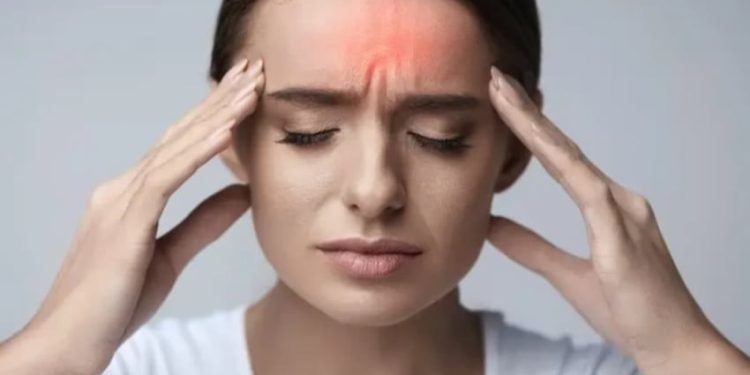 Tips Mengurangi Nyeri Kepala Nyut-nyutan Secara Sederhana Menggunakan Bola Tenis