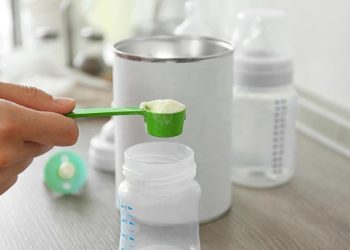 Bolehkah Menggunakan Air Kemasan untuk Menyeduh Susu Formula Bayi?