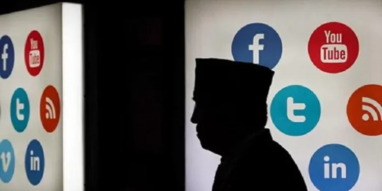 5 Adab Bermedia Sosial dalam Islam dari Tabayyun sampai Menebar Kebaikan