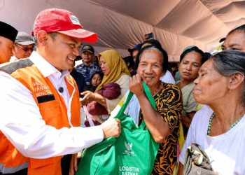 Bantuan Logistik Keluarga bagi Penyintas Gempa di NTT oleh Baznas RI