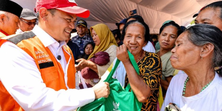 Bantuan Logistik Keluarga bagi Penyintas Gempa di NTT oleh Baznas RI