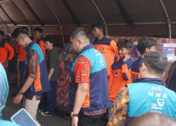BKI dan IDSurvey Kirim Bantuan Kesehatan dan Pakaian ke NTT