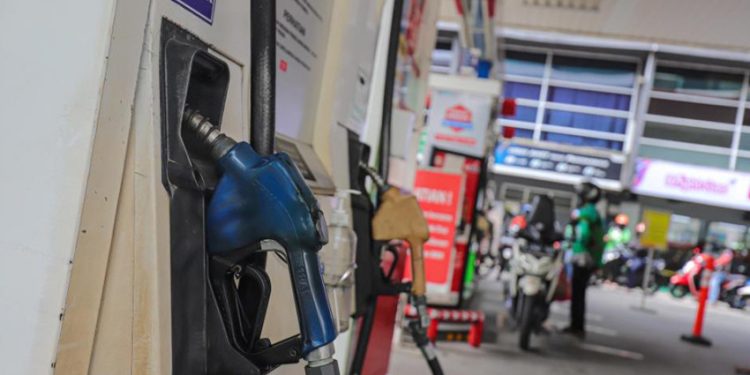 Pertamax Harga Turun Rp300 Menjadi Rp15.950 per Liter