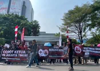 Demo di Mahkamah Agung Tuntut Evaluasi Pengadilan Negeri Jakarta Timur