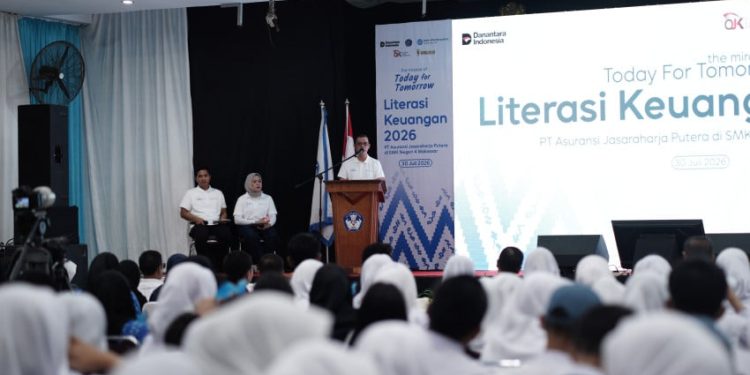 Dukung Generasi Cerdas Finansial dengan Edukasi 300 Siswa di Makassar