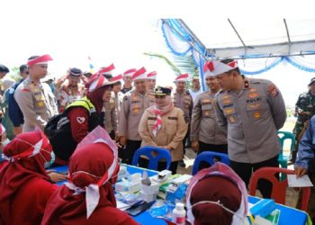 Ekspedisi Membantu Nelayan dan Tanam 1000 Mangrove di Rupat Polda Riau