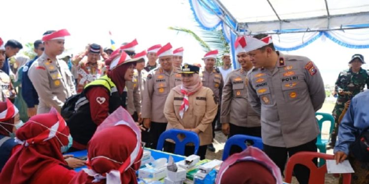 Ekspedisi Membantu Nelayan dan Tanam 1000 Mangrove di Rupat Polda Riau