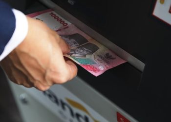 Fenomena Makan Tabungan Terus Berlanjut Ekonom Menyoroti Dinamika Simpanan Nasabah
