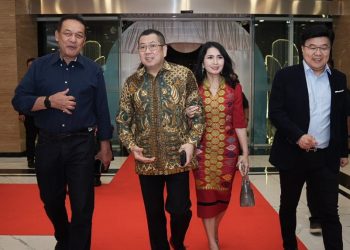 Hary Tanoesoedibjo Hadiri HUT RCTI Ke-37 Tampil Elegan Bersama Liliana