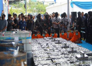 Kado HUT Ke-81 RI, BNN dan Bea Cukai Gagalkan Penyelundupan 2,6 Ton Sabu Cair