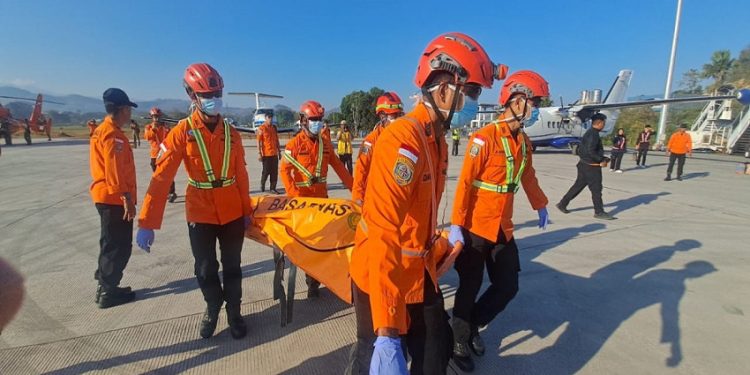 Kelelahan dalam Distribusi Bantuan Gempa Flores Mengakibatkan 1 Relawan Meninggal