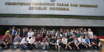 Kemendikdasmen Perkenalkan Pendekatan Pembelajaran STEM kepada Siswa dari Jepang