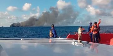 KMP Putri Yasmin Terbakar di Selat Lombok, Tim SAR Evakuasi Penumpang