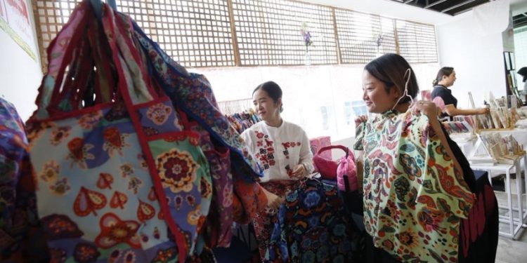 Pasar Seni Artisan Lokal Indonesia Meriahkan Mega Kuningan Jakarta