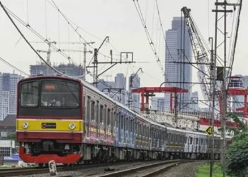 Perjalanan Kereta Commuter Line Menuju Tanah Abang Terganggu Karena Pengunjuk Rasa
