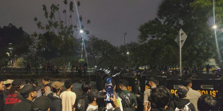 Massa Aksi Terus Berdatangan Sampai Malam, Polri Imbau Jaga Ketertiban