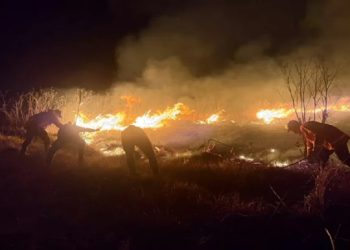 Terkendala Cuaca, Water Booming Diperkuat Atasi Kebakaran Gunung Bromo
