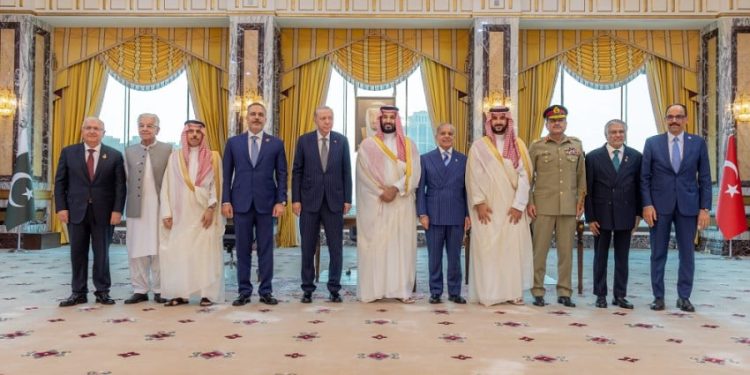 Pakar Militer Klaim Aliansi Mekkah Didorong Ketakutan terhadap Ide Israel Raya