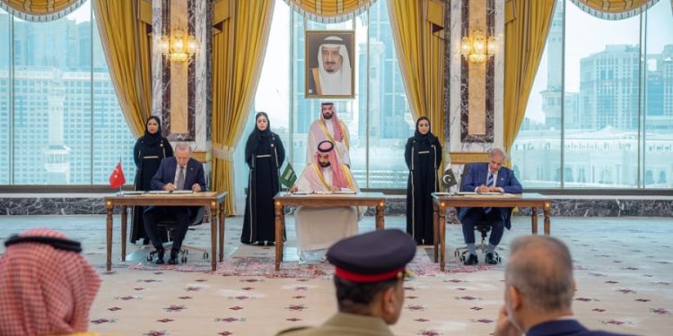 Pakar Militer Sebut Arab Saudi dan Turki Tak Bisa Andalkan Aliansi Tradisional Pimpinan AS