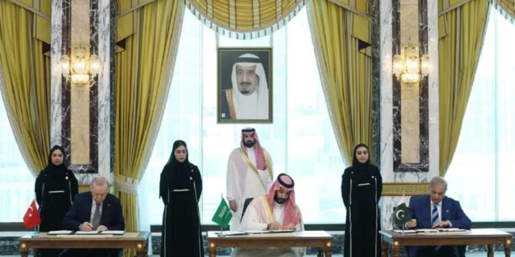 Pakta Pertahanan Turki-Pakistan-Arab Saudi Mempunyai Kesetaraan dengan Pasal Lima NATO