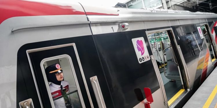 Keterlambatan Perjalanan KRL Cikarang dan Penyebabnya