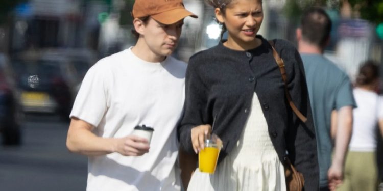Sukses Brand New Day, Tom Holland dan Zendaya Rehat serta Liburan