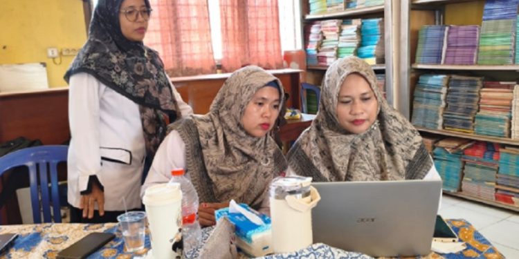 Pelatihan Bahasa Inggris untuk Tingkatkan Kompetensi Guru dan Siswa SMA di Mesuji Raya