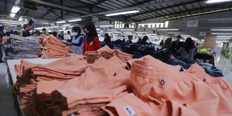 Kebijakan Ekonomi Pemerintah Ekonom UI Bahas Investasi dan Lapangan Kerja