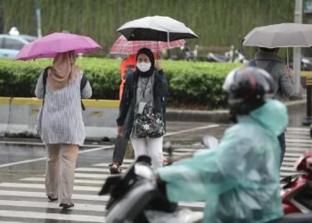 Cegah Terpapar Abu Vulkanik Gunung Anak Krakatau, Warga Jakarta Disarankan Menggunakan Masker